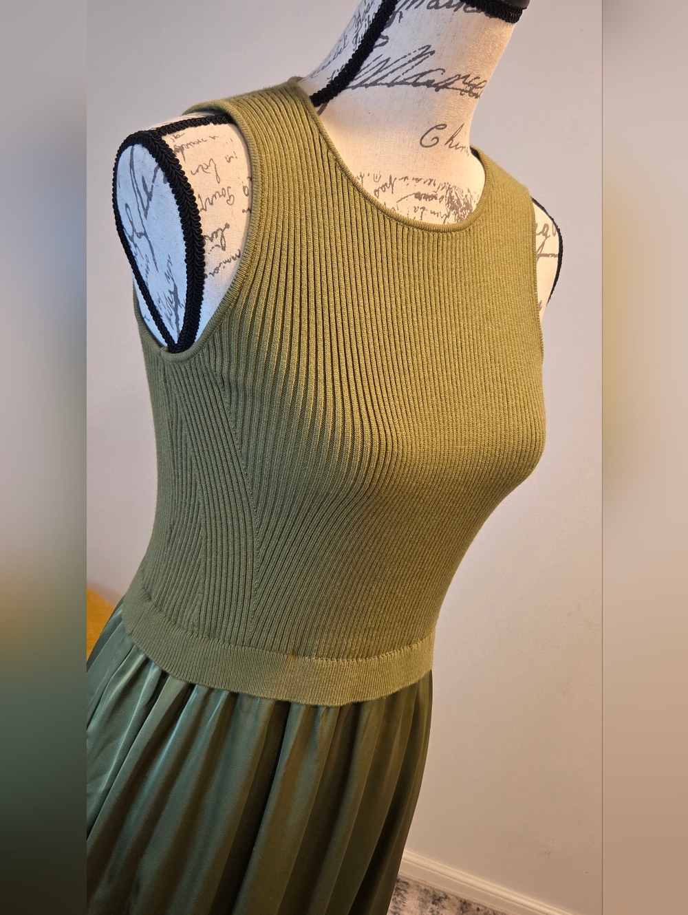 Taylor Olive Green Sleeveless Knit-to-Satin Maxi Dress, Size S - Picture 9 of 15